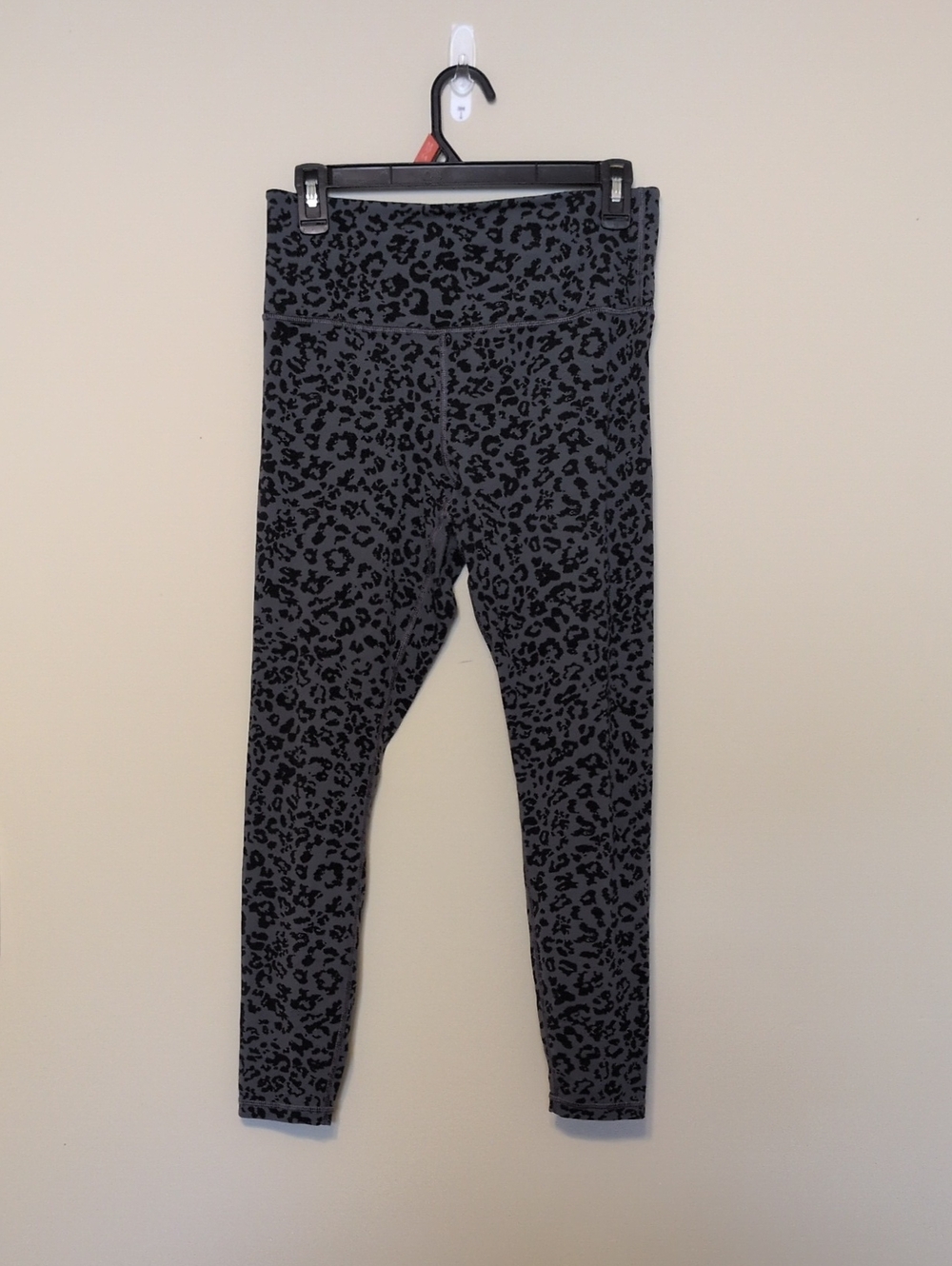 Athleta Athleisure Wear Cheetah/Leopard Print Gray Stretch Leggings
